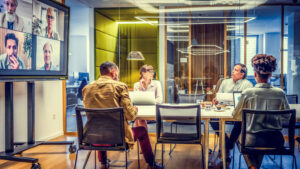 Impiegati riuniti per evitare un conflitto commerciale